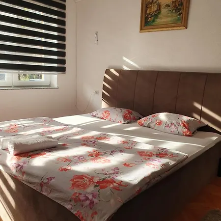 Zig-Lana Apartments Near Old Brige Apartment *